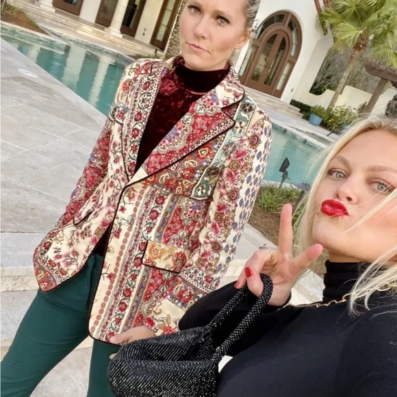 SFIZIO Printed Velvet Blazer
$548 original retail size says 2 but fits up to 6 - Picture 6 of 16